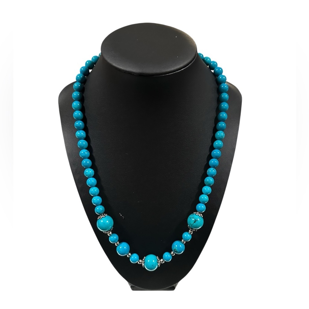 NWT Elegant Turquoise/blue Beaded Necklace